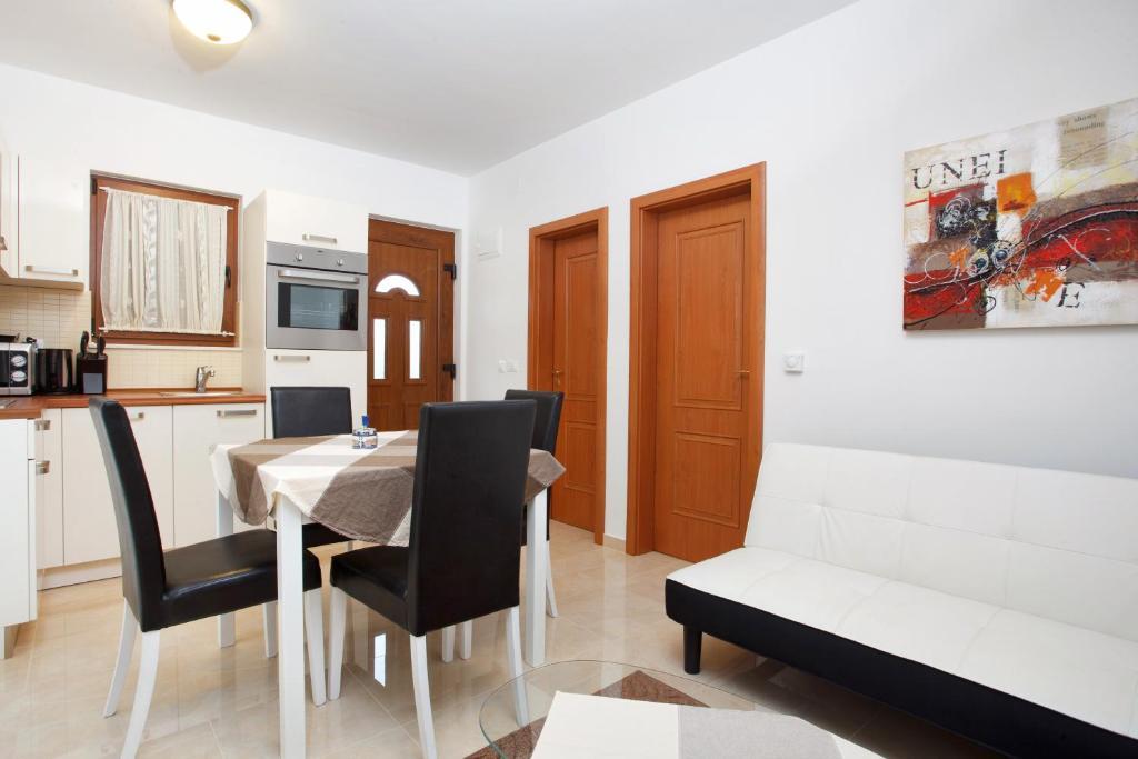 Apartments Tisno - Villa Mare Phòng bức ảnh